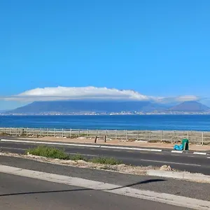 cape-town-beachfront-accommodation-in-blouberg.hotels-capetown.com/